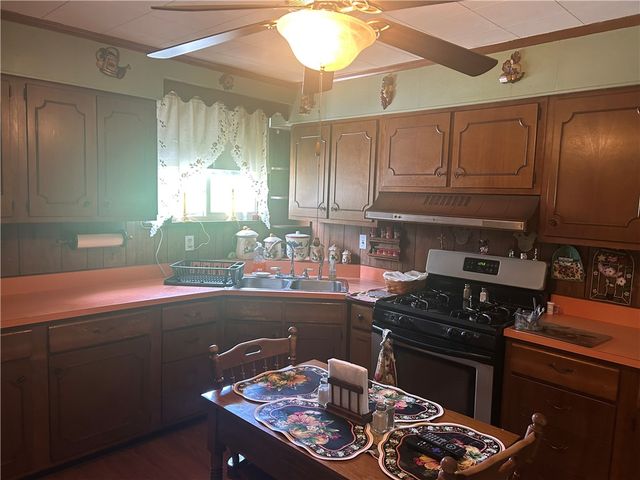 42 Walnut Ave, Dunbar, PA 15431