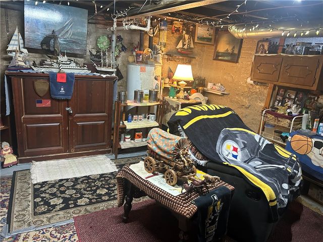 42 Walnut Ave, Dunbar, PA 15431