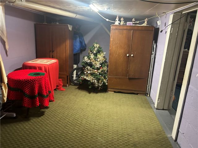 42 Walnut Ave, Dunbar, PA 15431