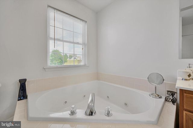 29 WALNUT DR E, Bernville, PA 19506