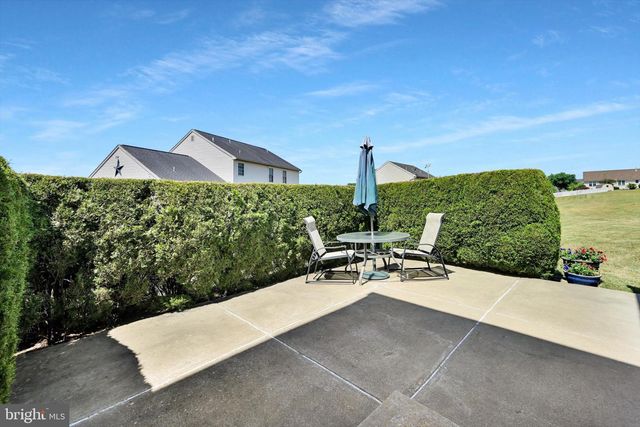 29 WALNUT DR E, Bernville, PA 19506