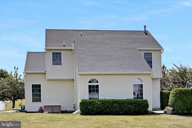 29 WALNUT DR E, Bernville, PA 19506