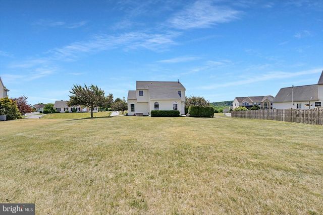 29 WALNUT DR E, Bernville, PA 19506