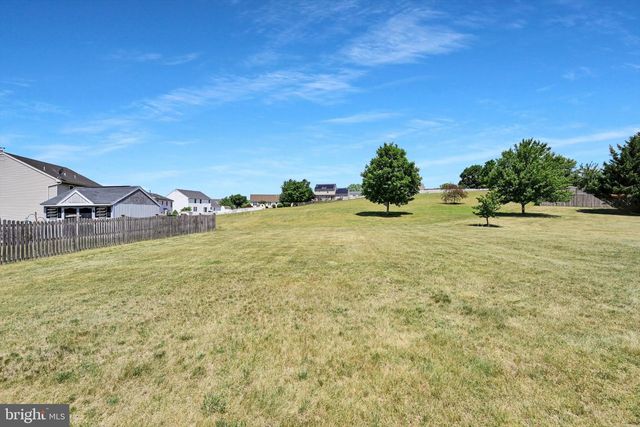 29 WALNUT DR E, Bernville, PA 19506