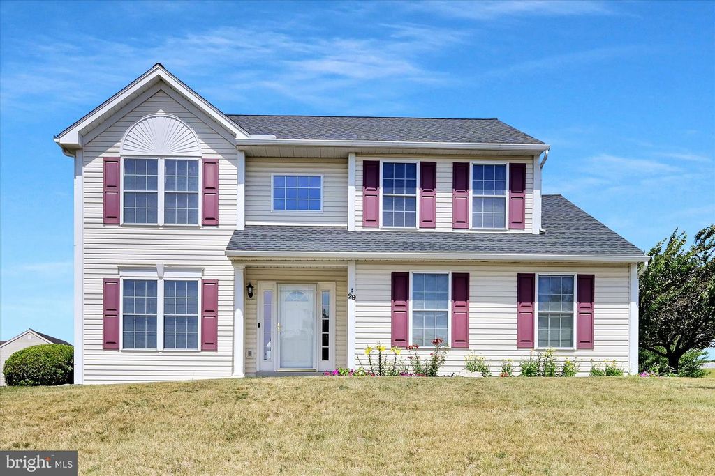 29 WALNUT DR E, Bernville, PA 19506