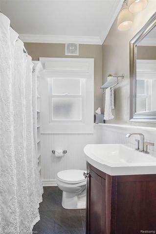 1302 Butternut Avenue, Royal Oak, MI 48073