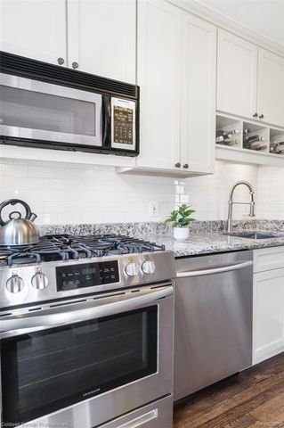 1302 Butternut Avenue, Royal Oak, MI 48073