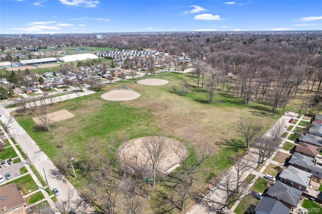 1302 Butternut Avenue, Royal Oak, MI 48073