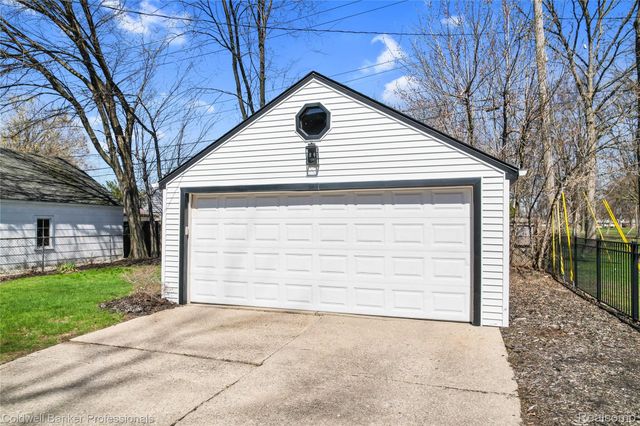 1302 Butternut Avenue, Royal Oak, MI 48073