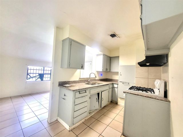 5514 S Acres Drive, Houston, TX 77048
