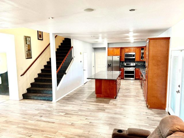 5873 Montery Place, Palmdale, CA 93552