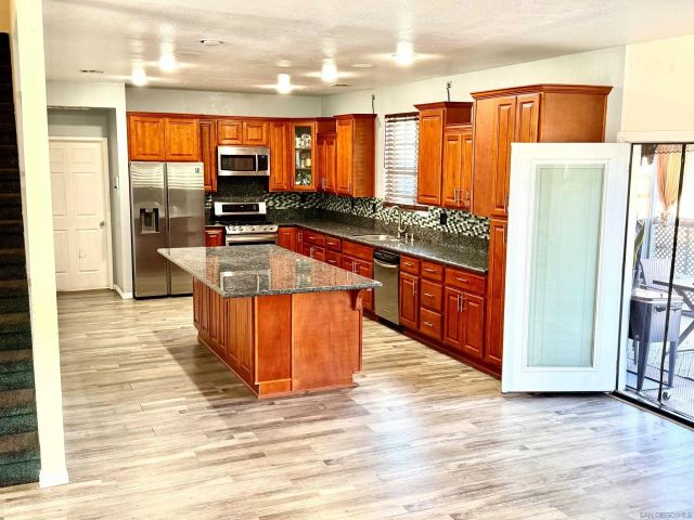 5873 Montery Place, Palmdale, CA 93552