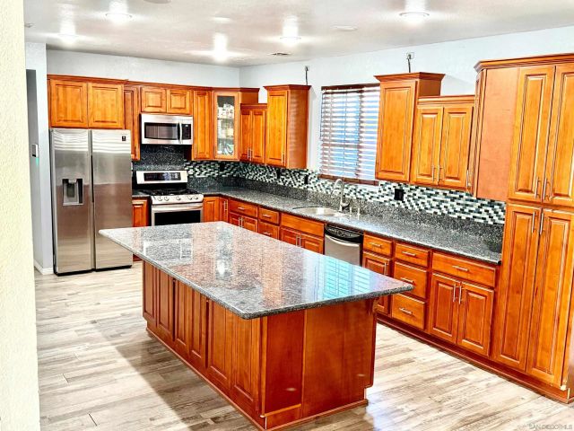 5873 Montery Place, Palmdale, CA 93552