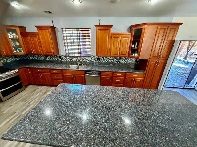 5873 Montery Place, Palmdale, CA 93552