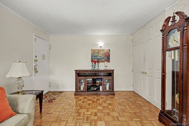 11 Park Avenue 4M, Mount Vernon, NY 10550
