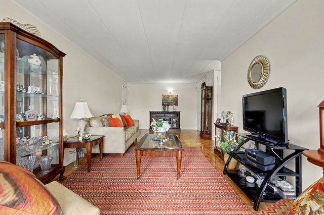 11 Park Avenue 4M, Mount Vernon, NY 10550
