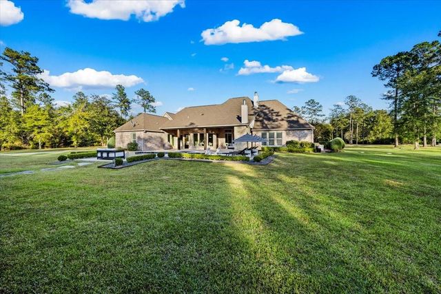 9110 Bear Creek Drive, Kountze, TX 77625