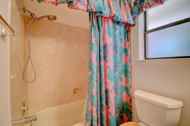 6908 Sweetbrier Avenue NW, Albuquerque, NM 87120