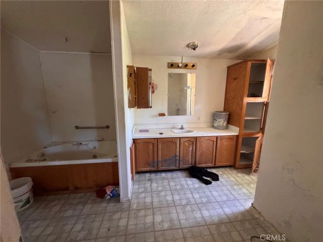 10703 Paradise Court, Kelseyville, CA 95451