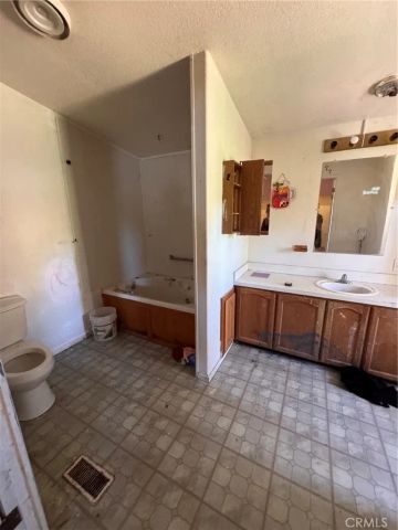 10703 Paradise Court, Kelseyville, CA 95451