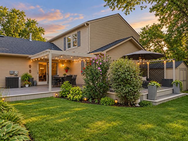 933 Country Lane, Buffalo Grove, IL 60089