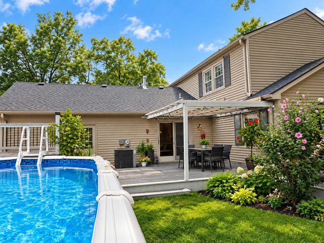 933 Country Lane, Buffalo Grove, IL 60089