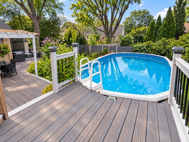 933 Country Lane, Buffalo Grove, IL 60089