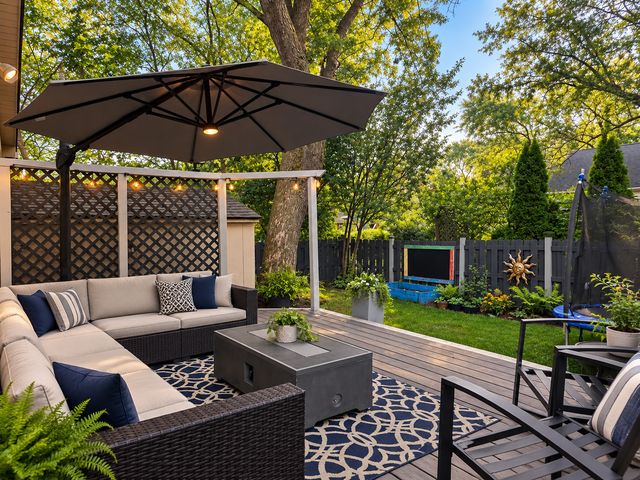 933 Country Lane, Buffalo Grove, IL 60089