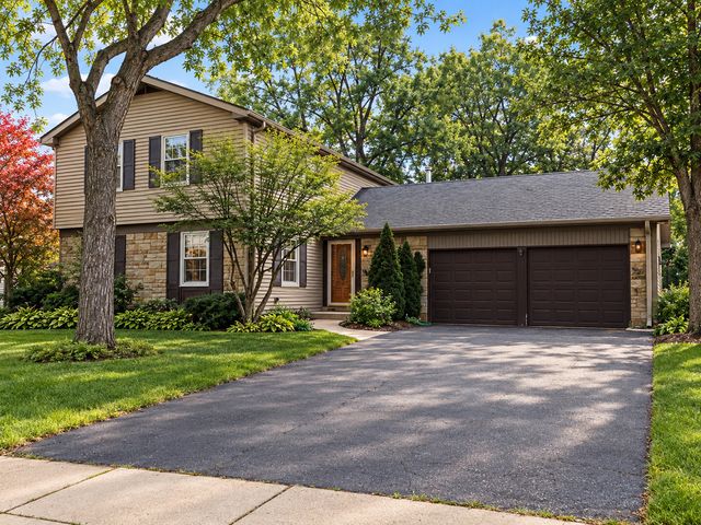 933 Country Lane, Buffalo Grove, IL 60089