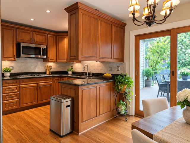 933 Country Lane, Buffalo Grove, IL 60089