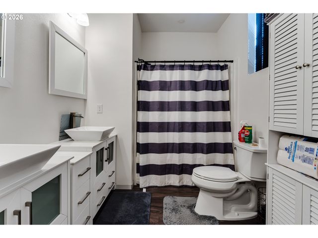 1332 Se STRONG Ave, Roseburg, OR 97470