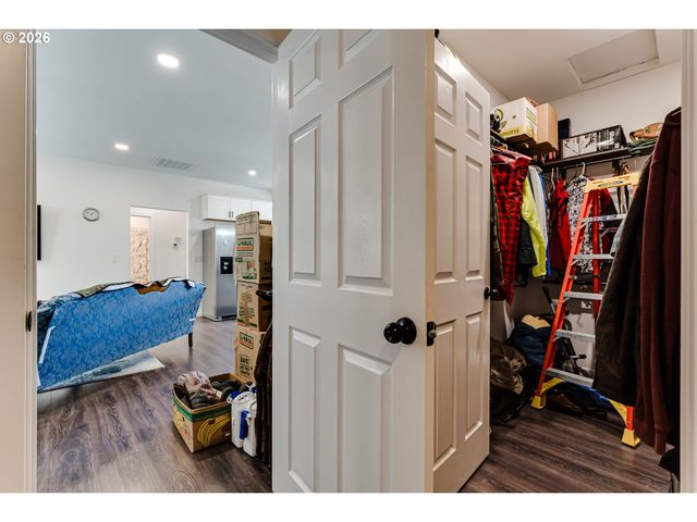 1332 Se STRONG Ave, Roseburg, OR 97470