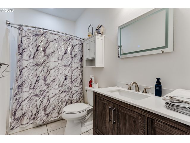 1332 Se STRONG Ave, Roseburg, OR 97470