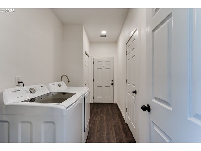 1332 Se STRONG Ave, Roseburg, OR 97470