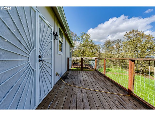 1332 Se STRONG Ave, Roseburg, OR 97470