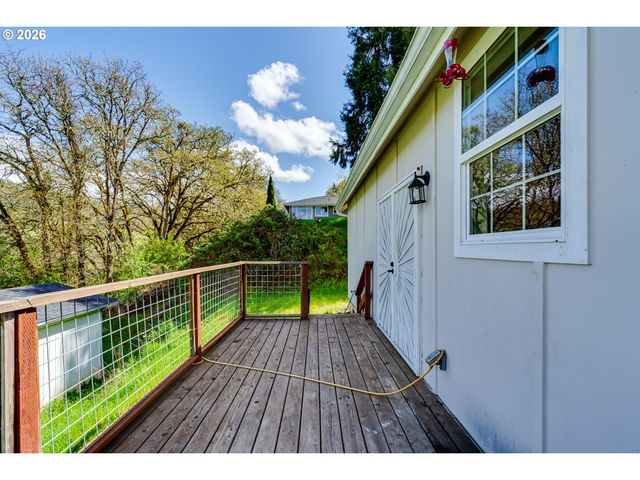 1332 Se STRONG Ave, Roseburg, OR 97470