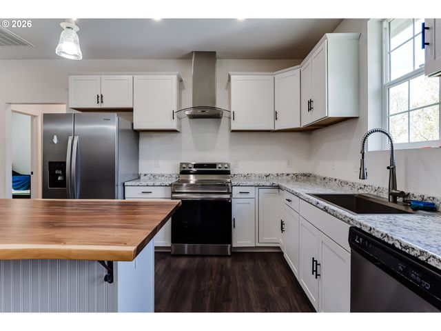 1332 Se STRONG Ave, Roseburg, OR 97470