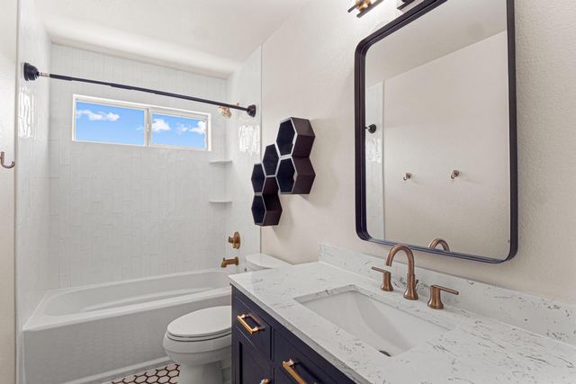 8613 Glen Canyon DR, Round Rock, TX 78681