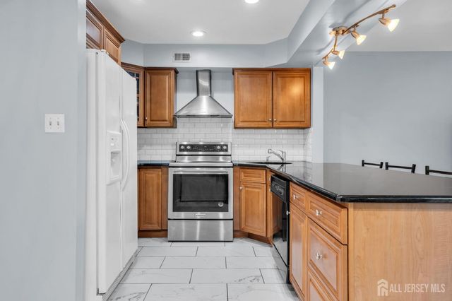 25 Paine Court, East Brunswick, NJ 08816