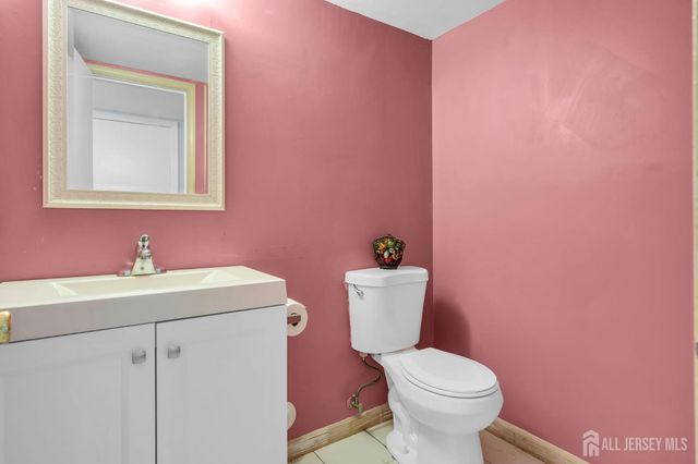 25 Paine Court, East Brunswick, NJ 08816