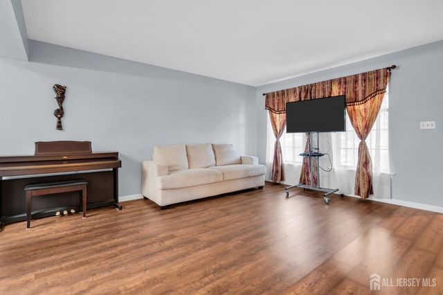 25 Paine Court, East Brunswick, NJ 08816
