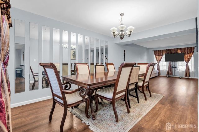 25 Paine Court, East Brunswick, NJ 08816