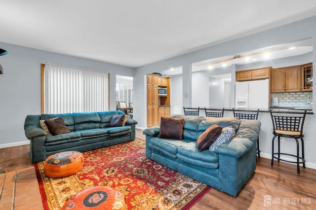 25 Paine Court, East Brunswick, NJ 08816