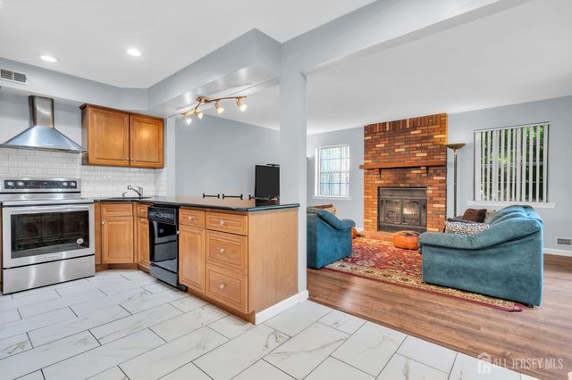 25 Paine Court, East Brunswick, NJ 08816