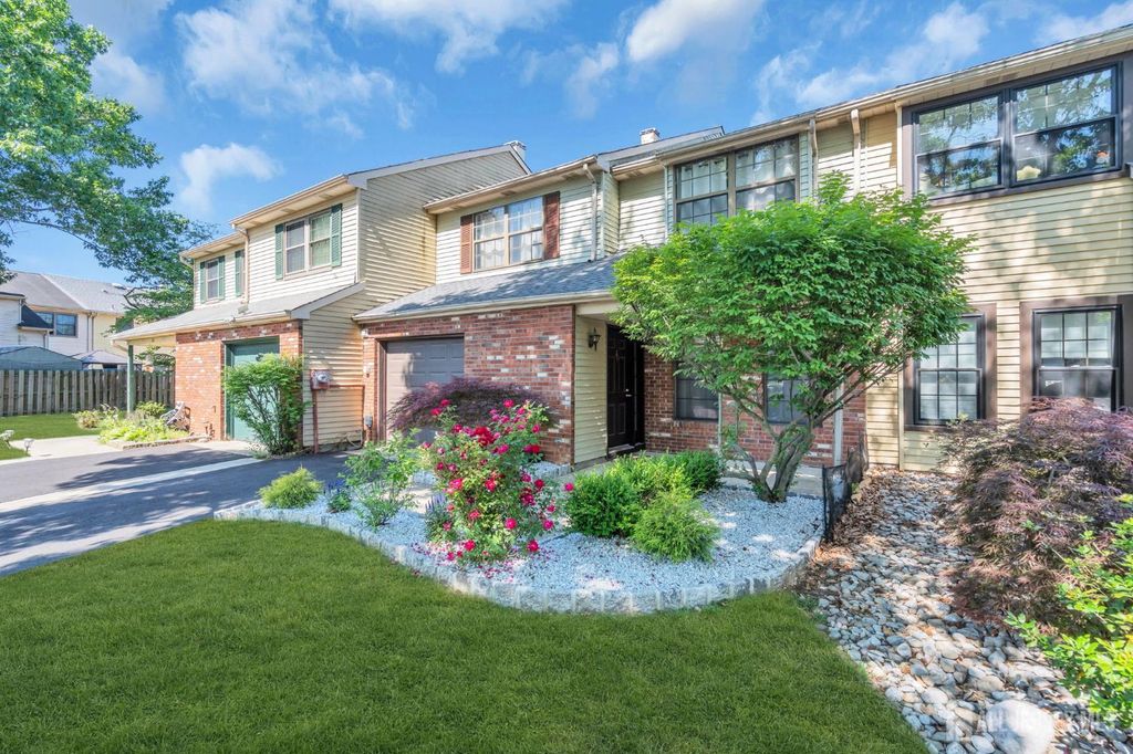 25 Paine Court, East Brunswick, NJ 08816