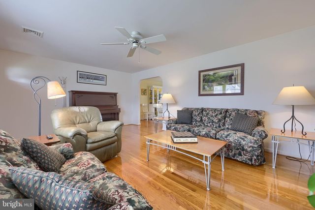 77 HIGHLAND DR, Lancaster, PA 17602