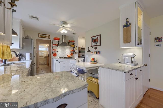 77 HIGHLAND DR, Lancaster, PA 17602