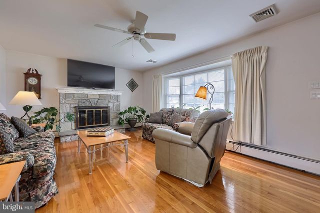 77 HIGHLAND DR, Lancaster, PA 17602