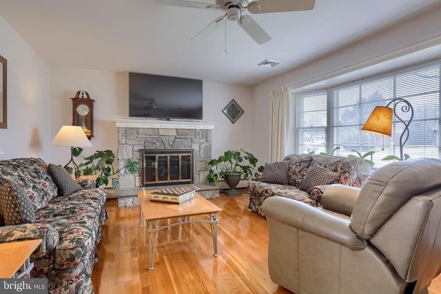 77 HIGHLAND DR, Lancaster, PA 17602