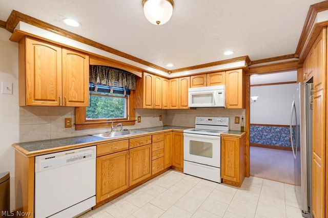 4209 Sunnyview Drive, Uniontown, OH 44685
